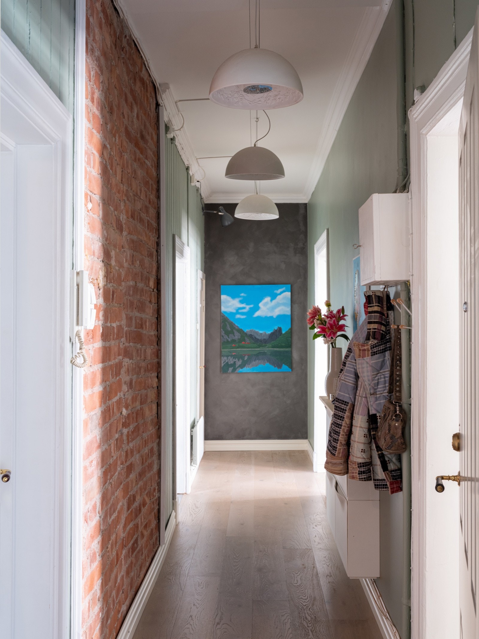 Leiligheten disponerer i tillegg en kjellerbod på 8m² og en loftsbod med gulvareal på 5m². Galleribilde