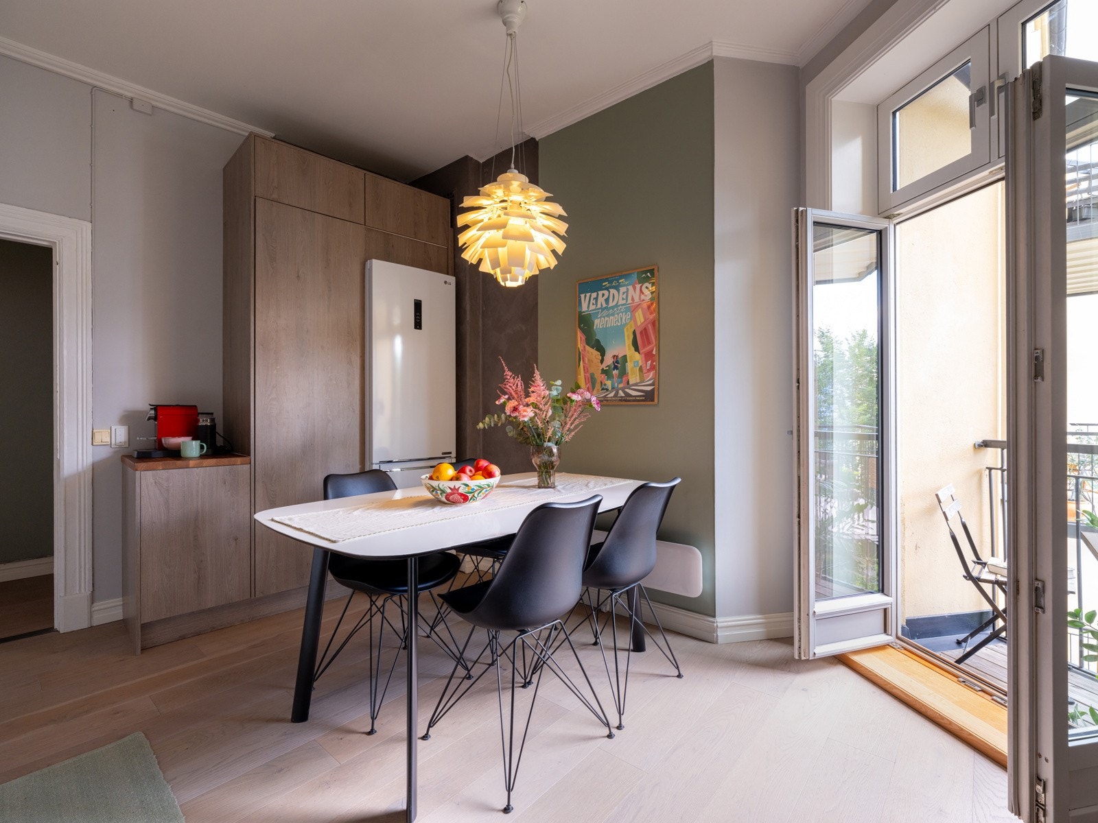 God plass til en hyggelig spisegruppe. Galleribilde