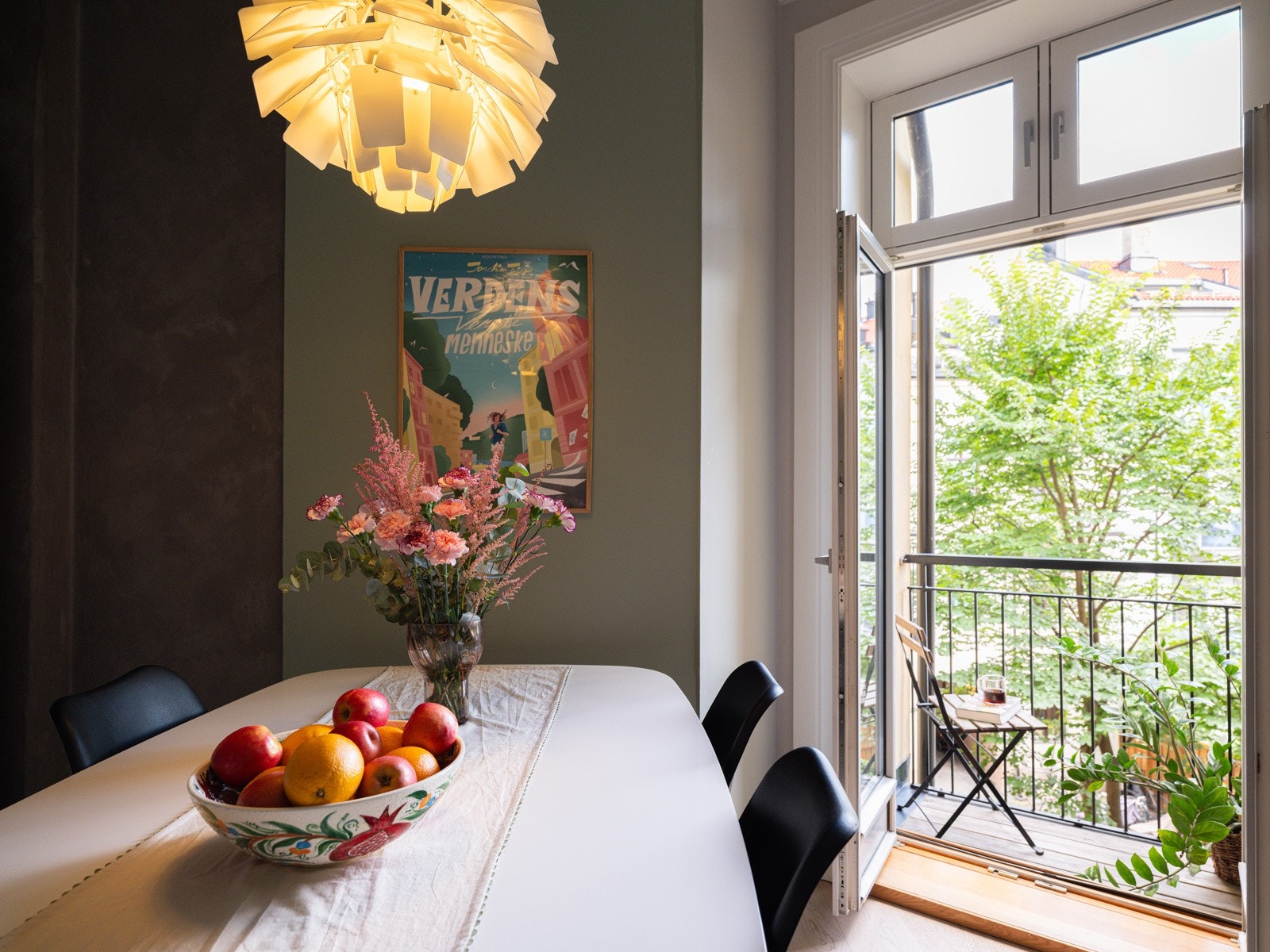 Et naturlig samlingspunkt for hyggelige måltider. Galleribilde