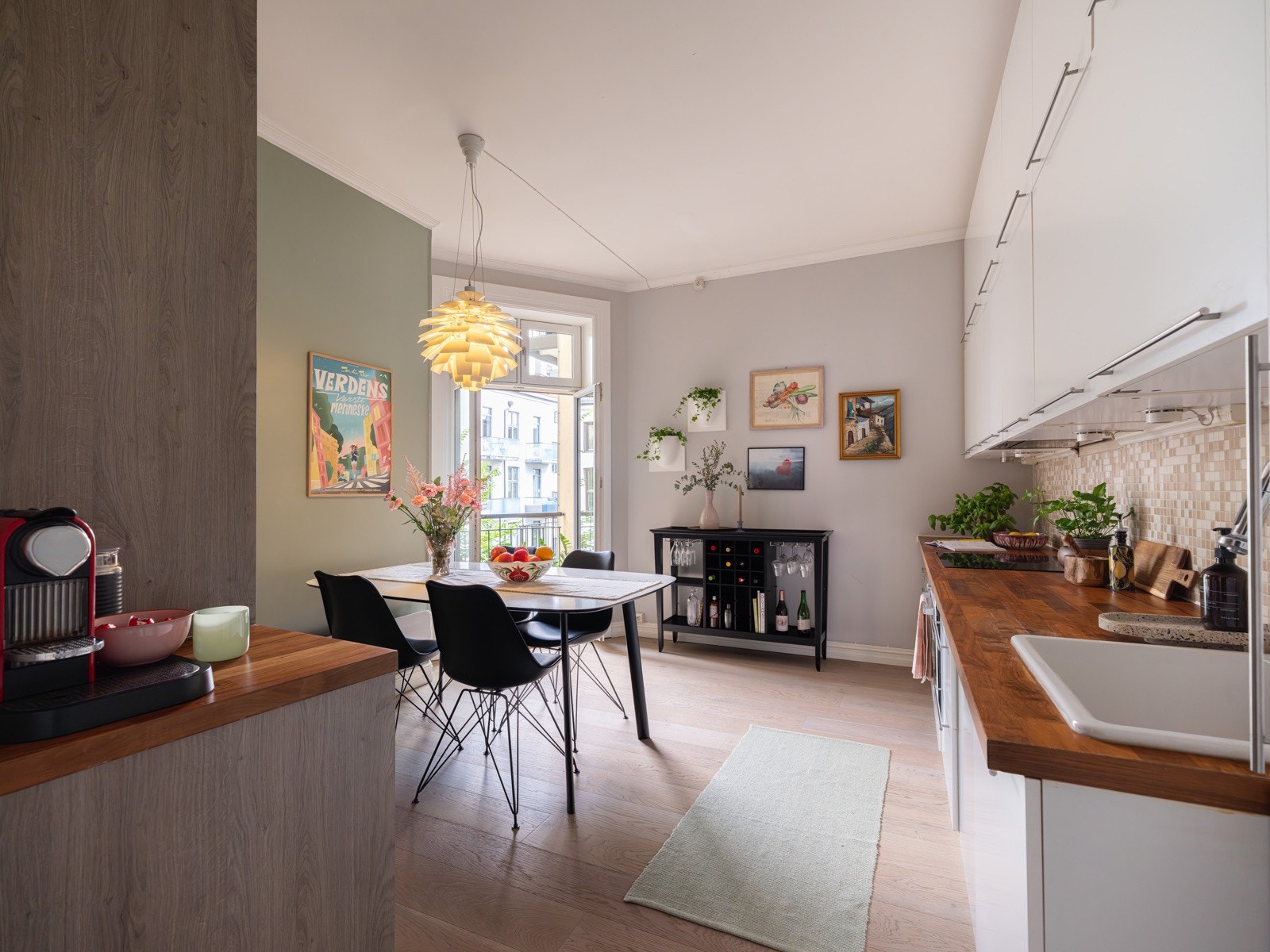 Leiligheten har et separat kjøkken av god størrelse. Galleribilde