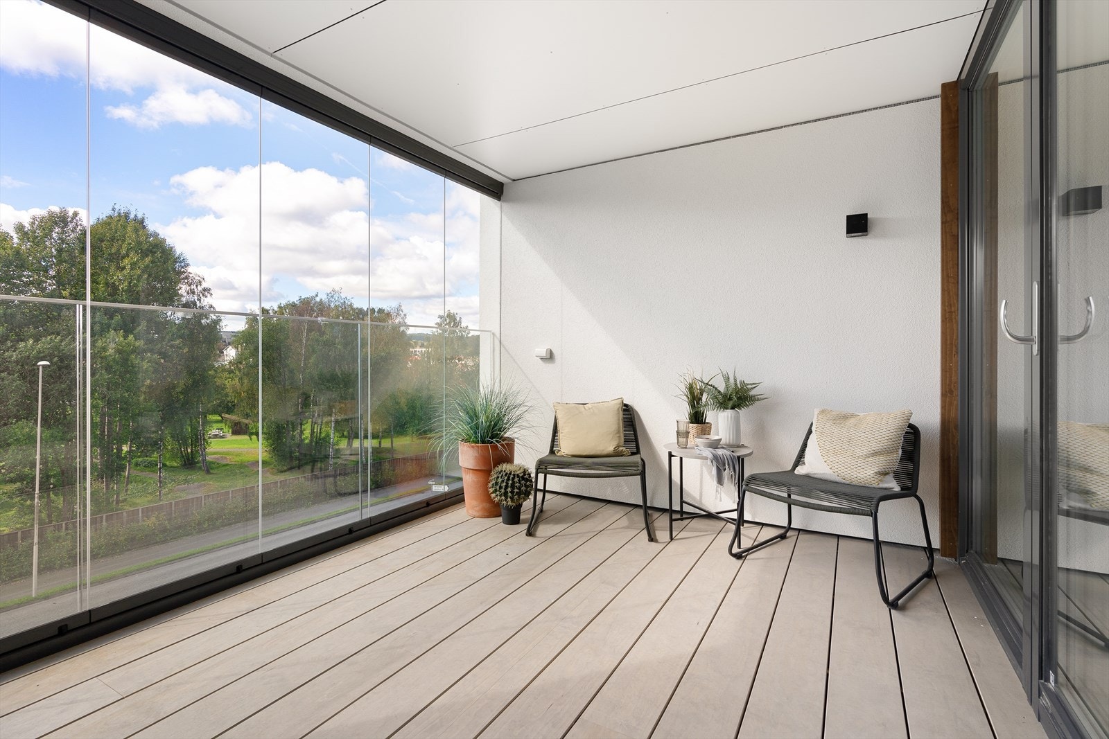 På balkongen er det god plass til grill og utemøblement Galleribilde