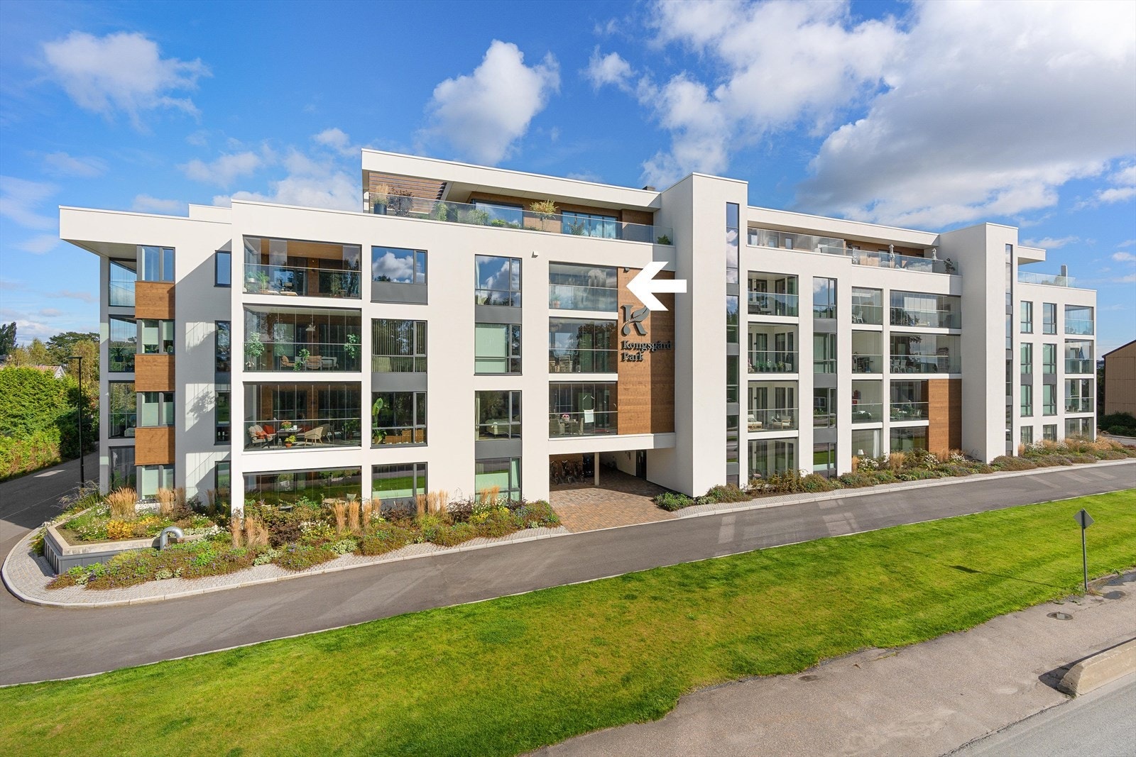 Leiligheten ligger i byggets 4. etasje Galleribilde