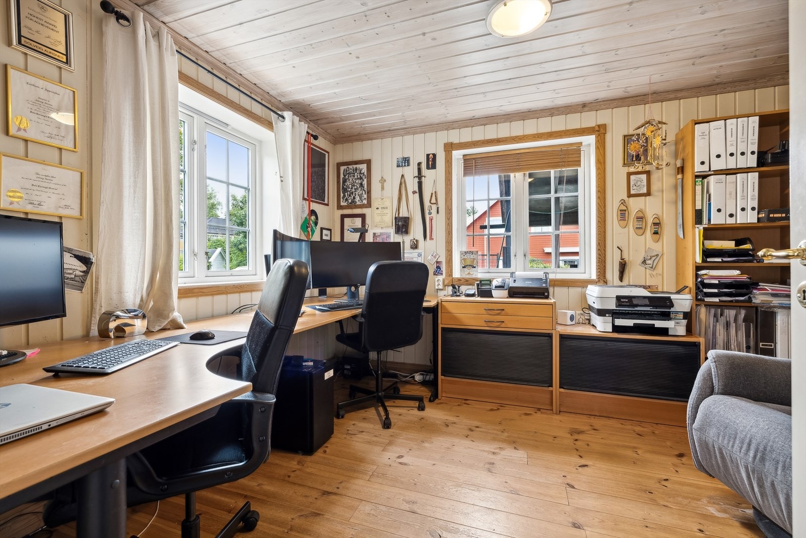Kontor i 1. etg. med plass til flere brukere samtidig Galleribilde