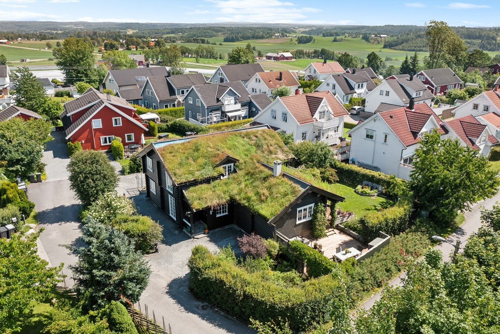 Eiendommen har solrik beliggenhet på populære og barnevennlige Ottarsrud Galleribilde