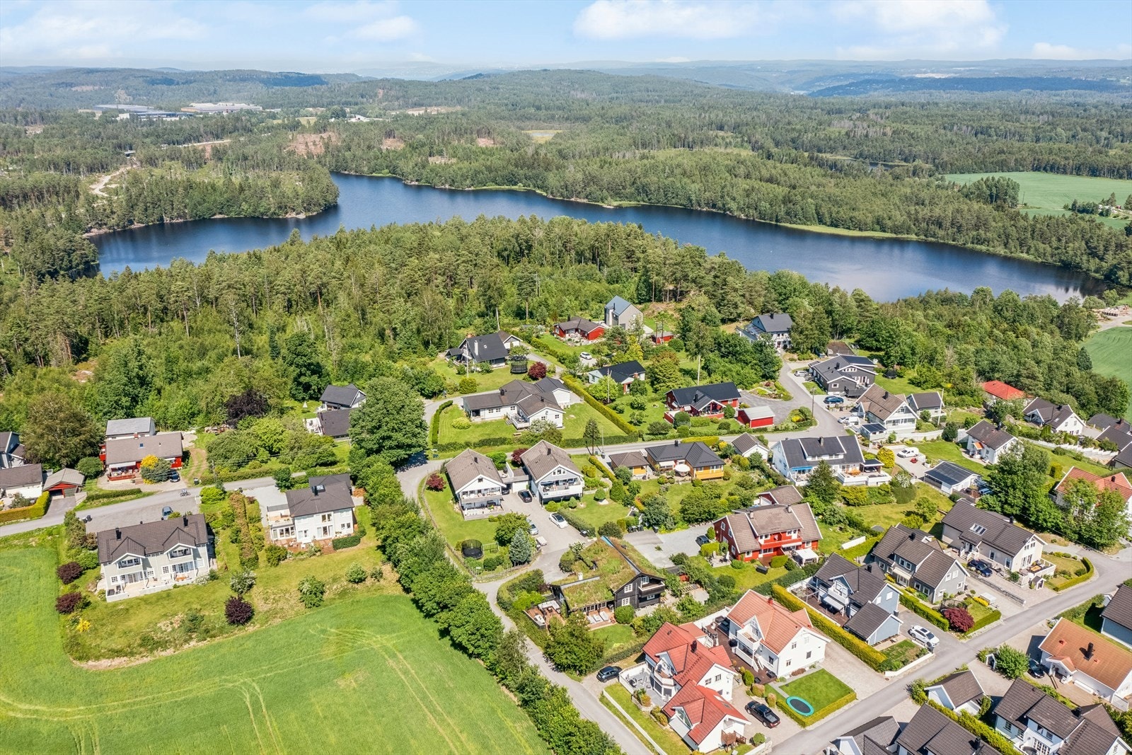 Ca. 4,4 km til Drøbak sentrum og alle byens fasiliteter Galleribilde