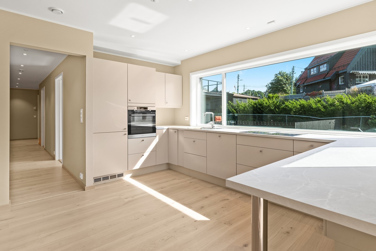 Godt med skap- og benkeplass Galleribilde