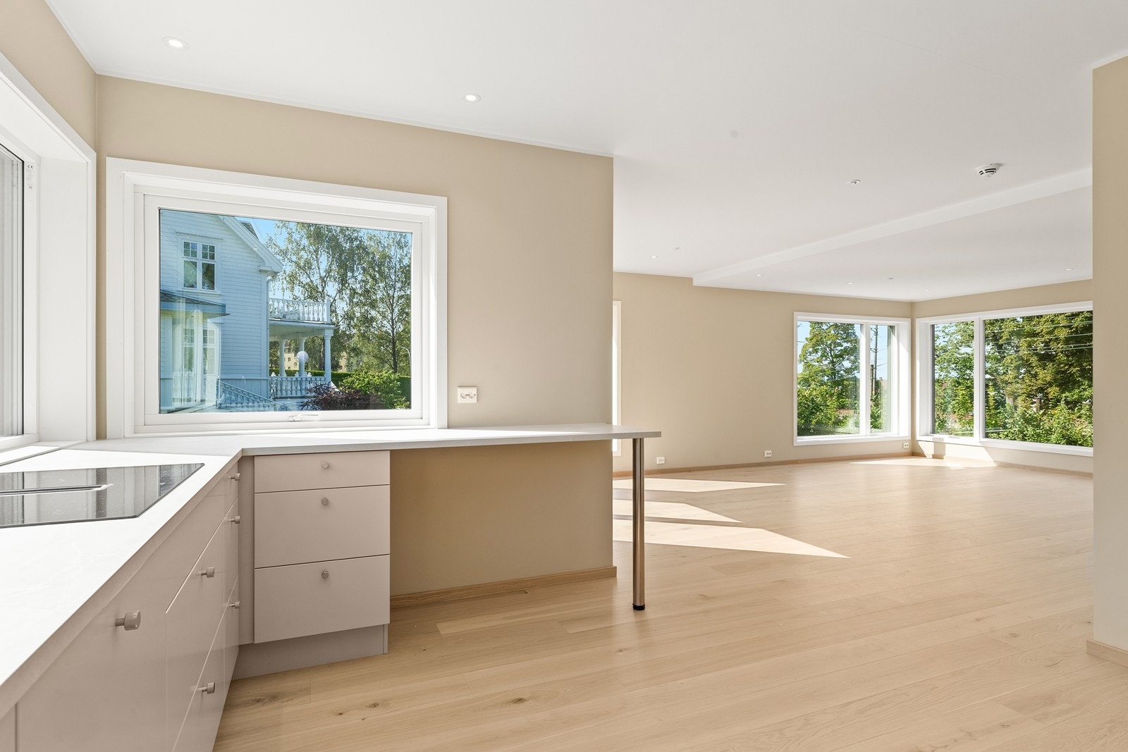 Huseby kjøkken med integrerte hvitevarer Galleribilde