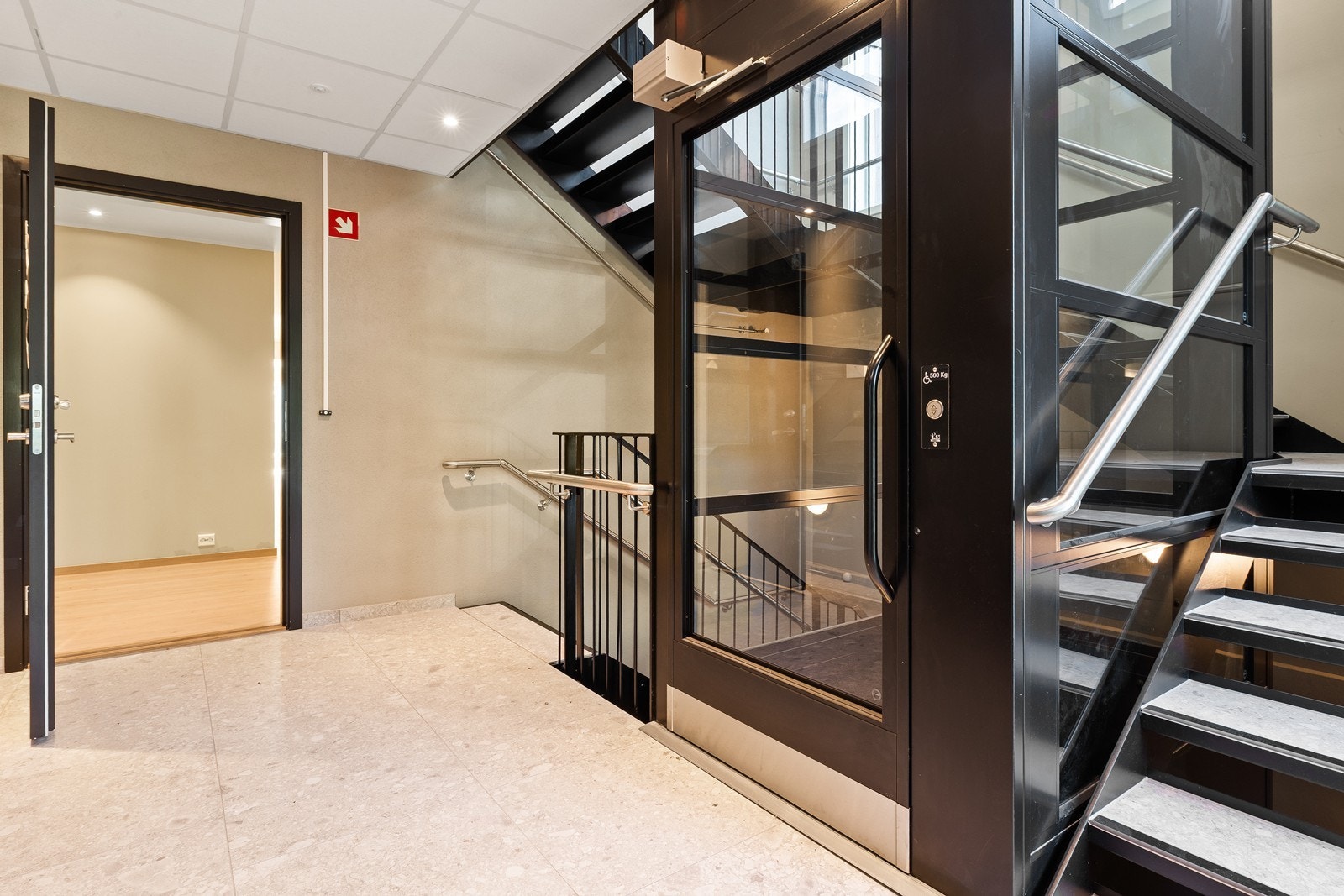 Heis fra garasjeplan og rett inn i leiligheten Galleribilde