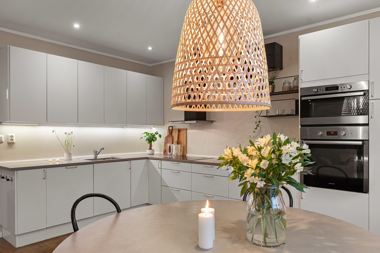 Fin kveldsstemning på kjøkkenet Galleribilde