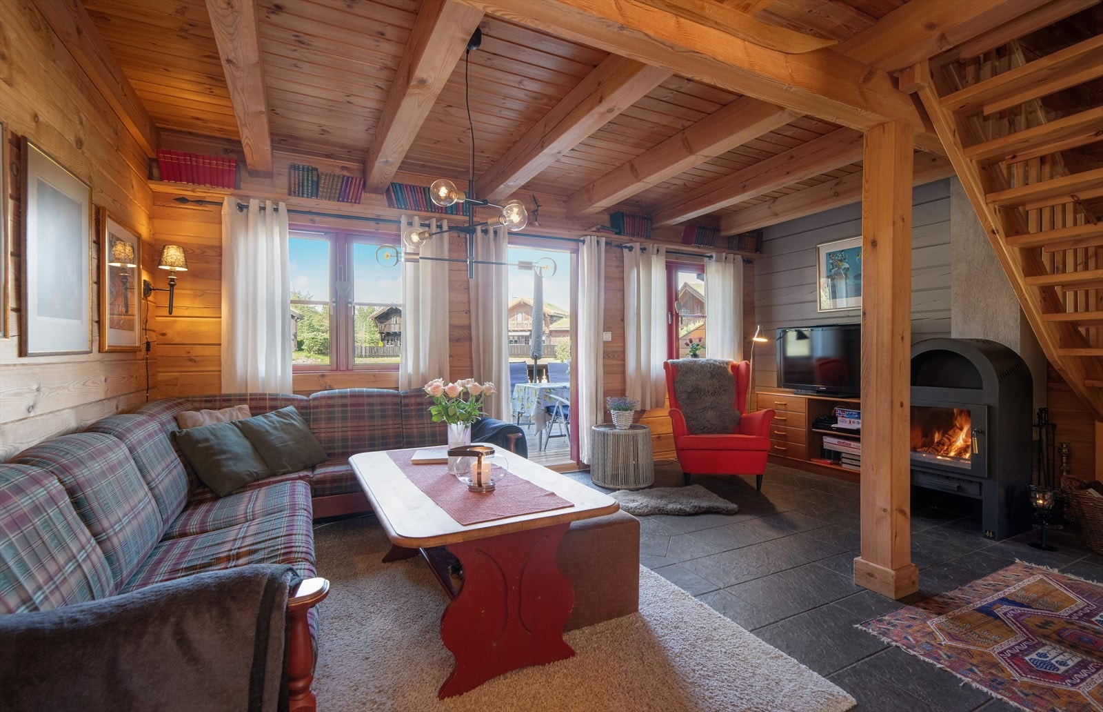 Koselig stue, med plass til sofagruppe og annen mindre møblering. Galleribilde