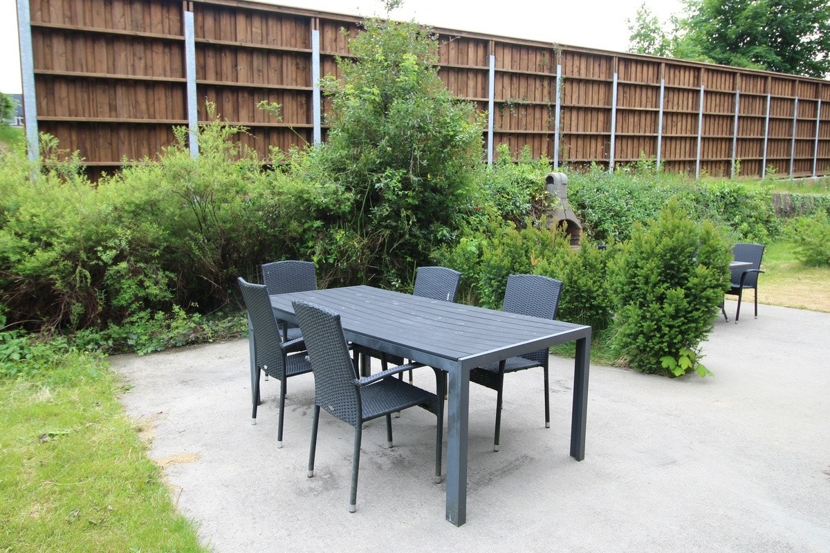 Fin uteplass i hagen Galleribilde