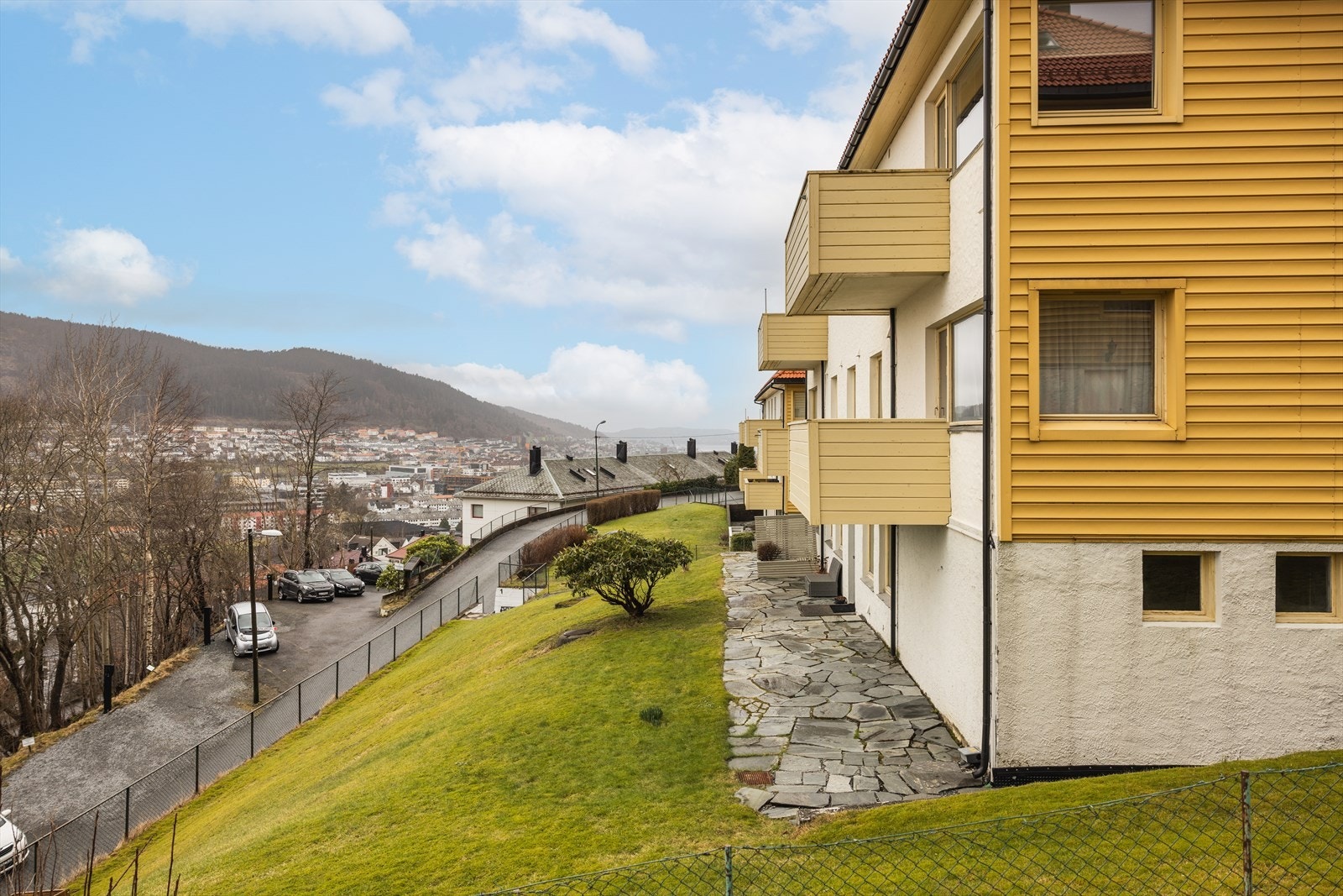 Leiligheten har en sentral beliggenhet på Landås med kort vei til kollektivtilbud, butikker og fasiliteter Galleribilde