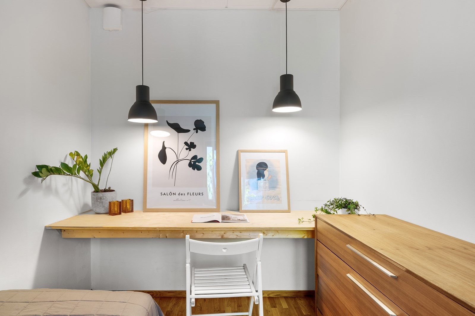 Spesialbygget pult i tre Galleribilde