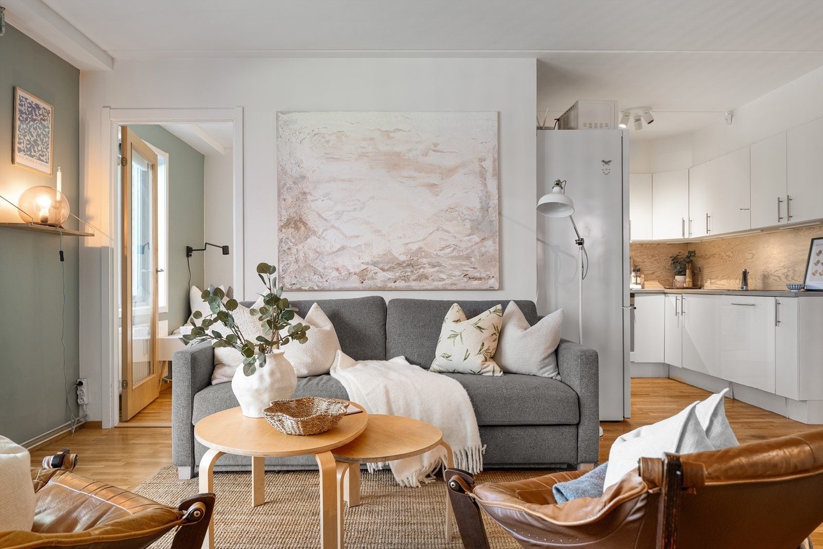 Stue med åpen kjøkkenløsning Galleribilde