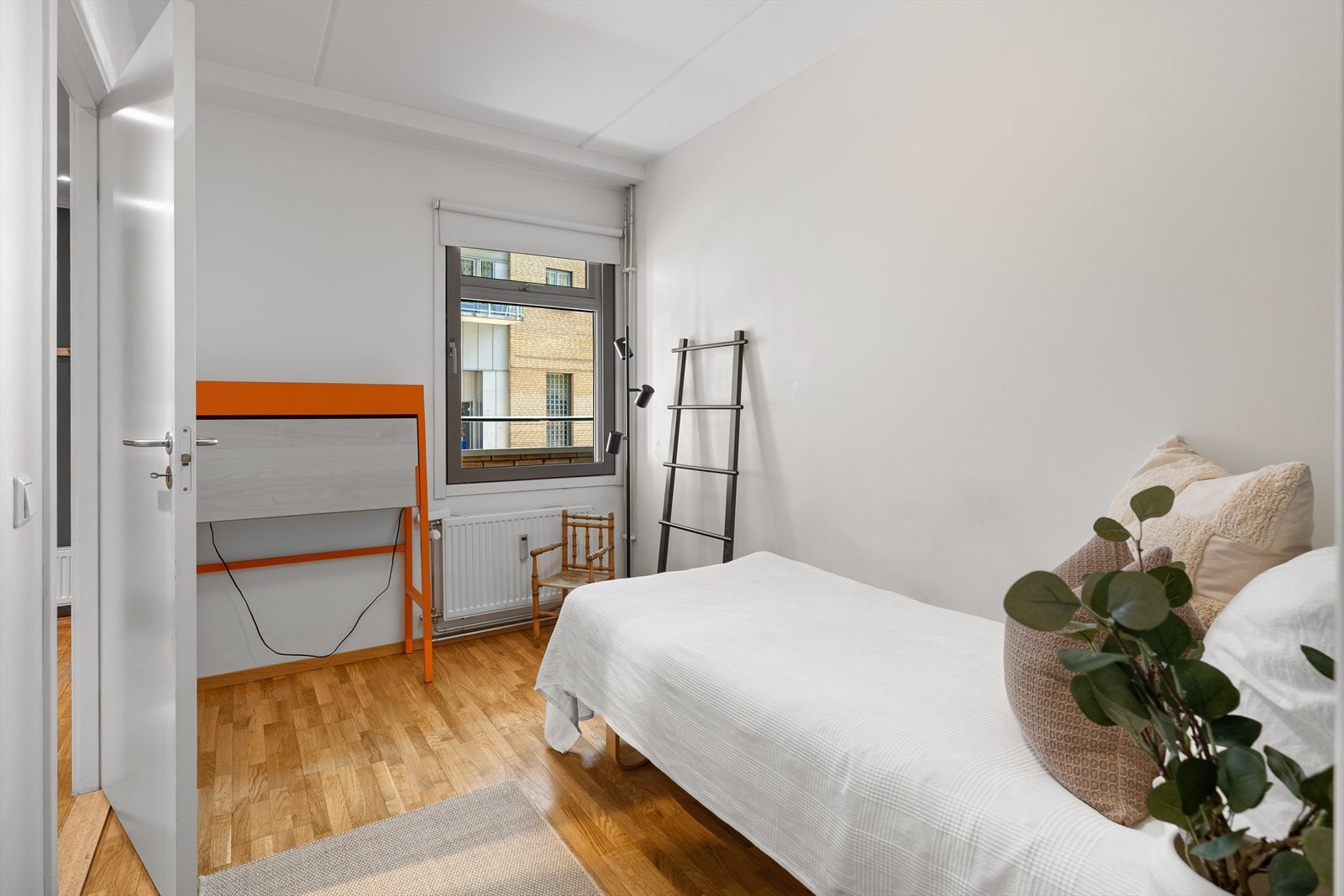 Soverom 3 med plass til seng og garderobeskap Galleribilde