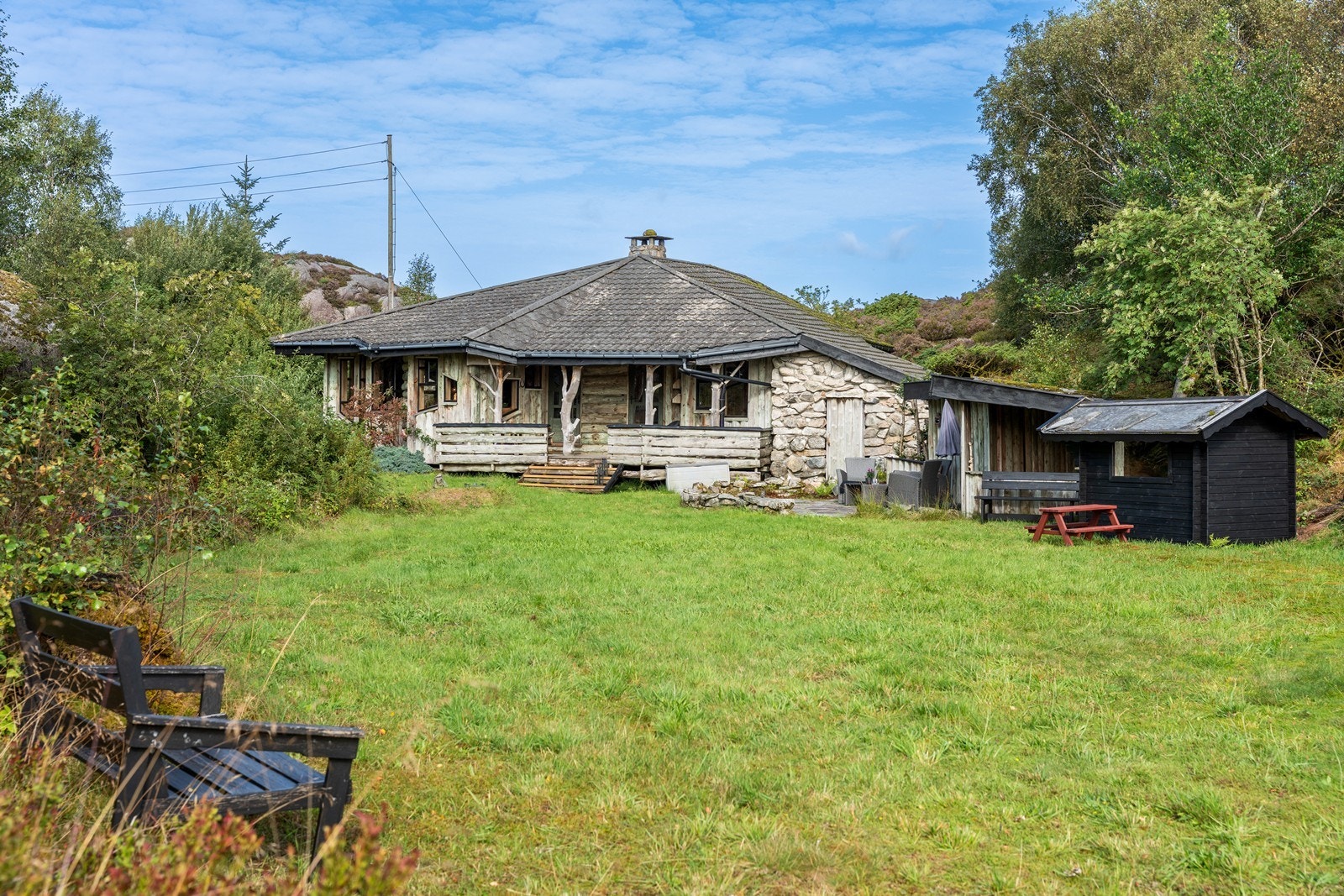 En stor plen som gir mye boltreplass til hele familien- Galleribilde