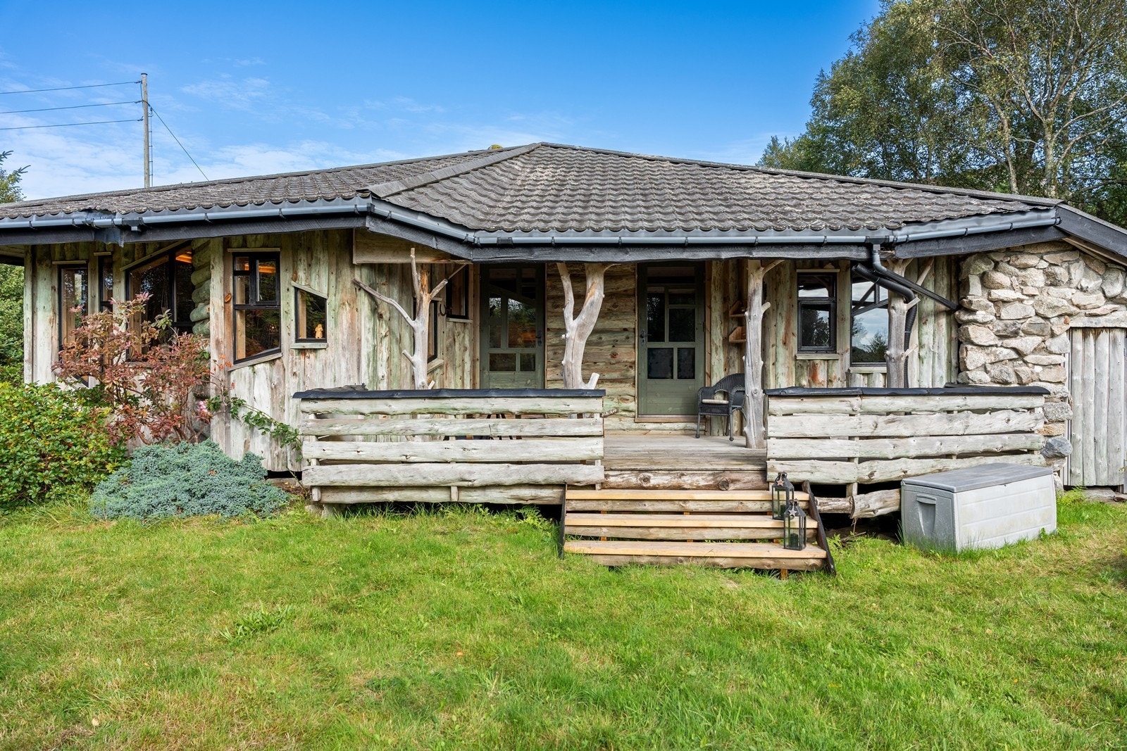 Hytta har arkitektur og detaljer som virkslig skiller seg ut. Her får du en hytte som ingen har maken. Galleribilde