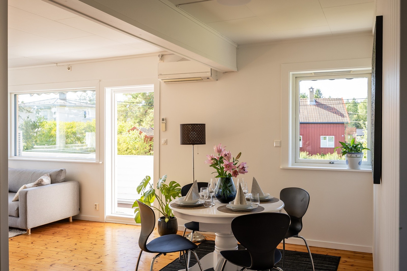 Stue med plass til spisebord. Galleribilde
