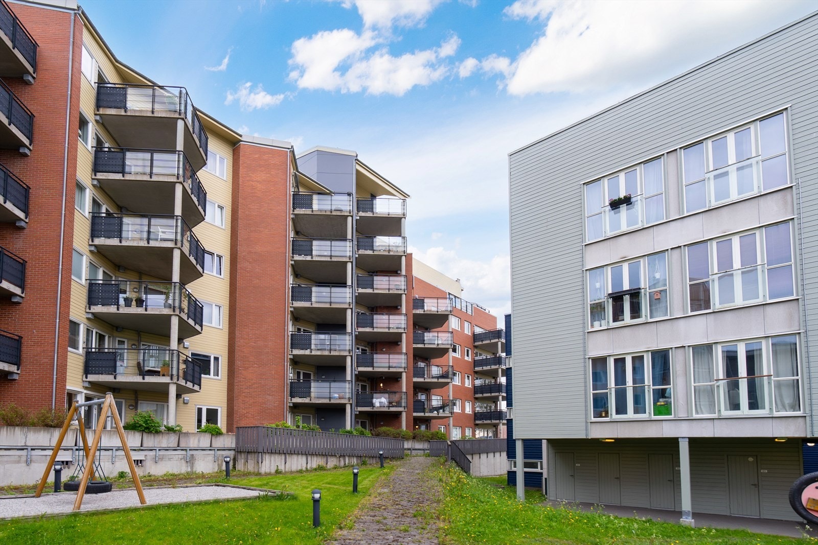 Flott og veletablert bo område med lett tilgang til det meste man trenger. Galleribilde