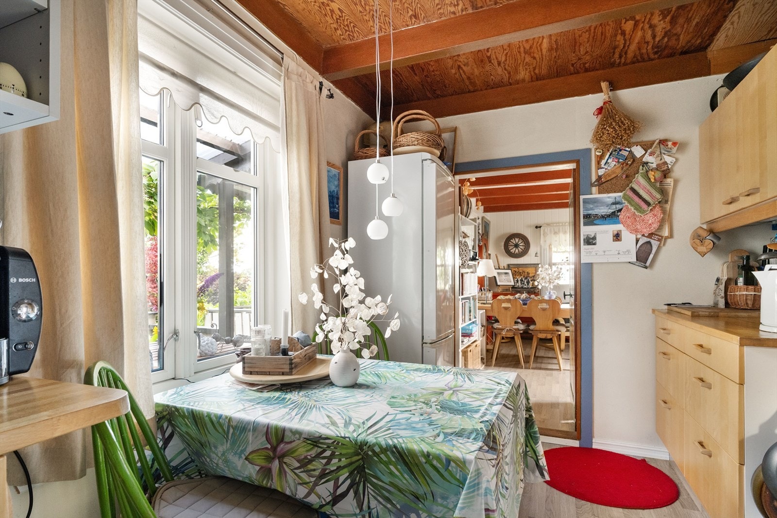 På kjøkkenet er på 7,5 kvm og har god plass til spisebord. Galleribilde