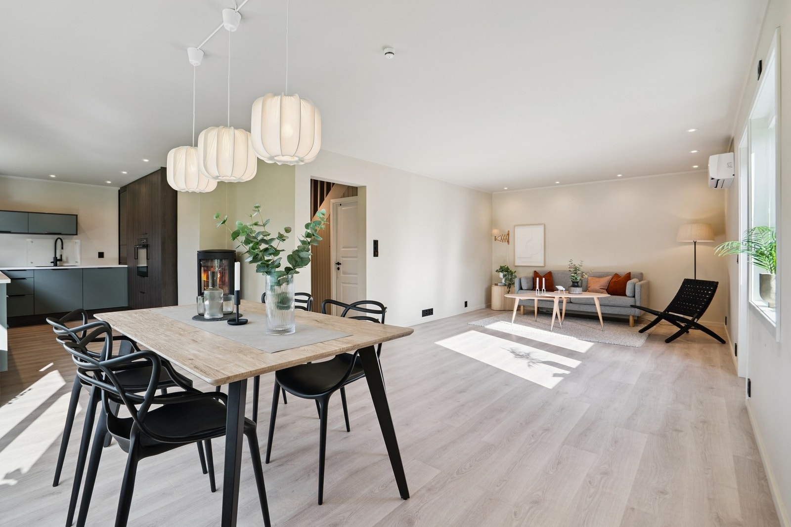 Stue og kjøkken er totalrenovert Galleribilde