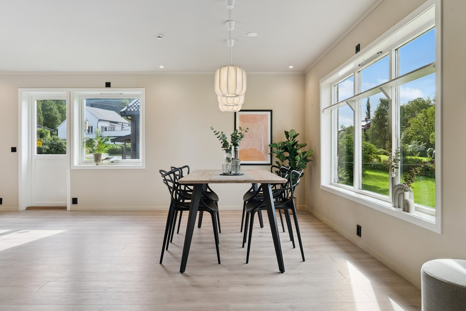 Spisestue, mellom stue og kjøkken Galleribilde