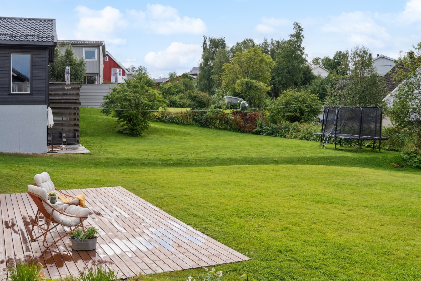 Stor hage med gode solforhold Galleribilde