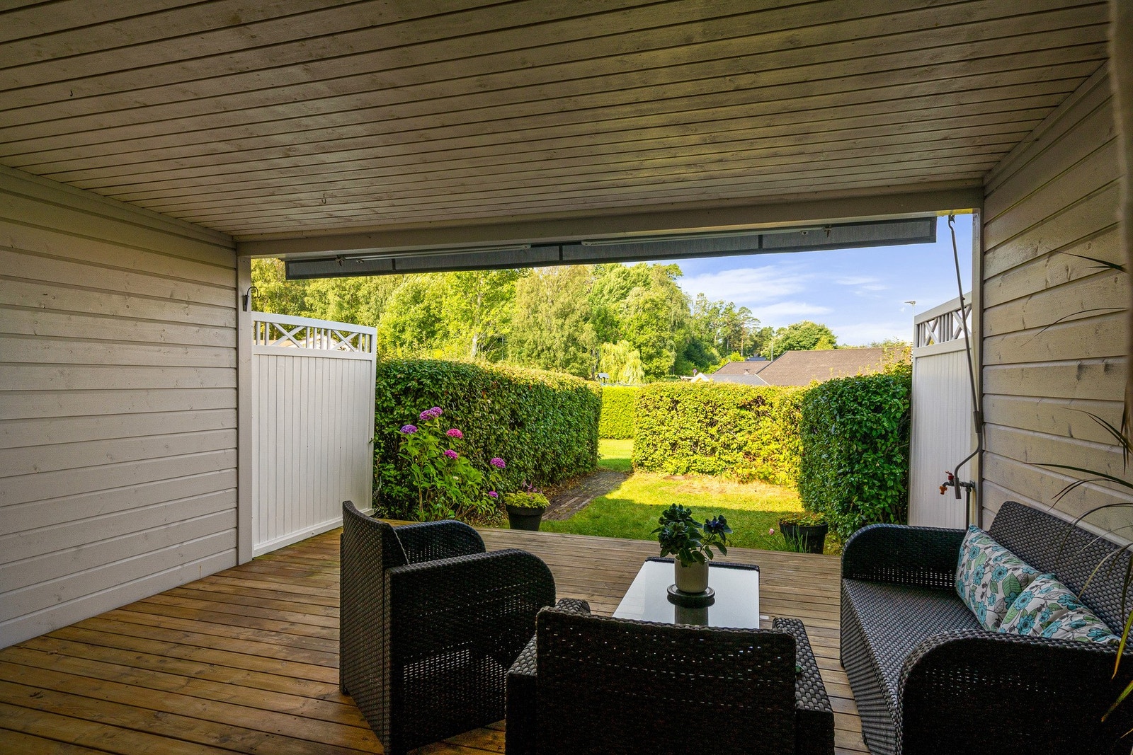 Fra hagen har du tilgang til store fellesområder, perfekt for store og små Galleribilde