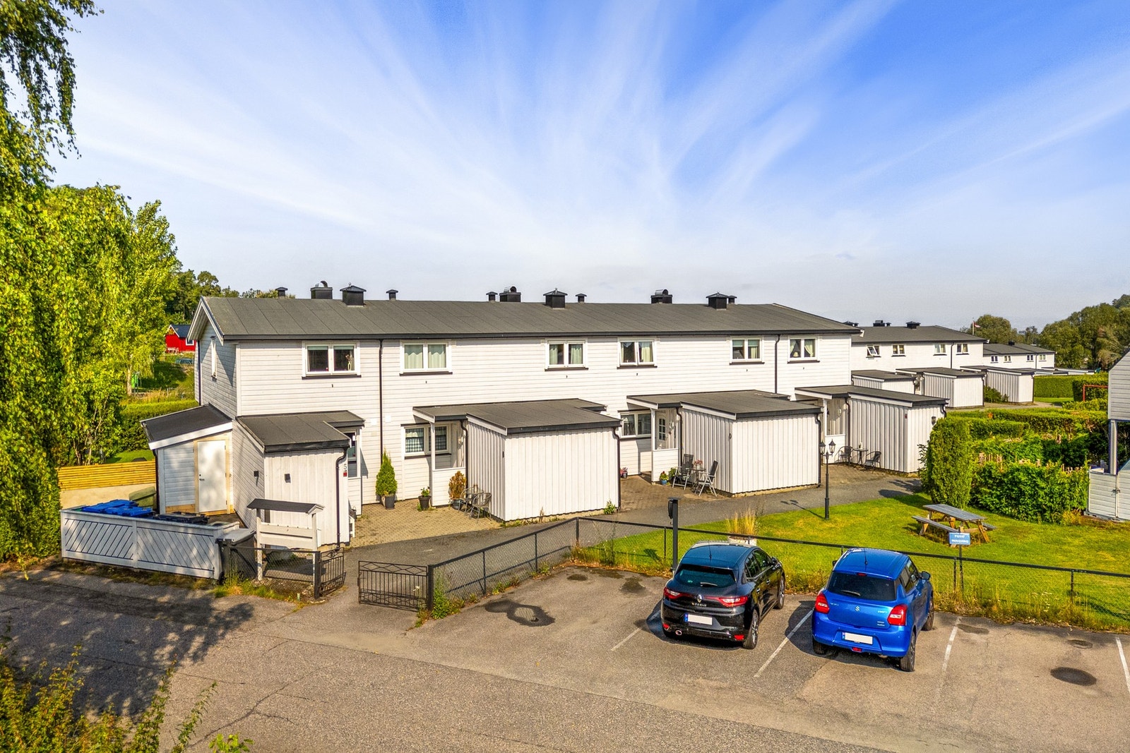 Egen biloppstillingsplass som medfølger leiligheten Galleribilde