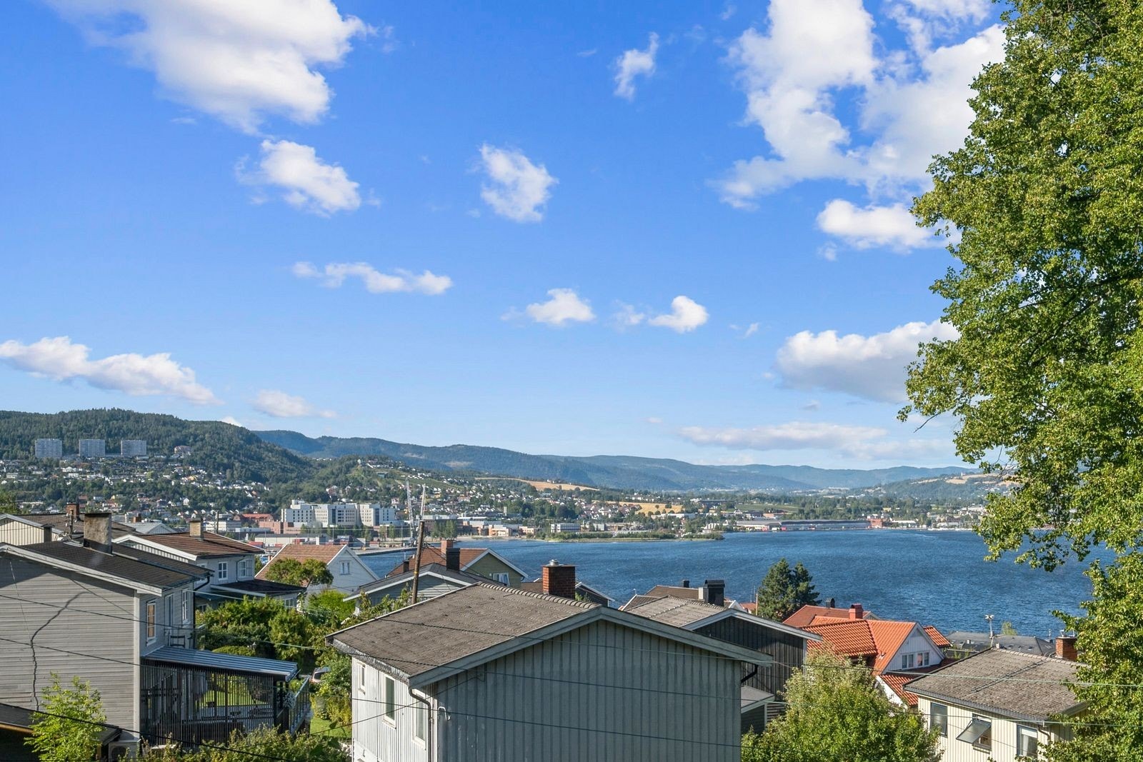 Eiendomsmegling v/Tomas Urbanik ønsker velkommen til visning i Gamle Kongevei 146! Galleribilde