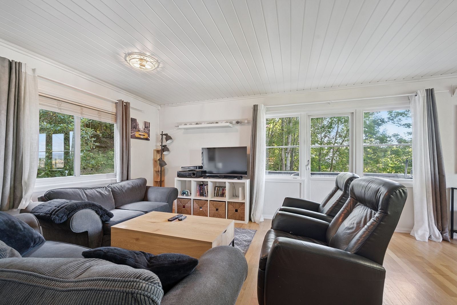 Rikelig med veggplass til møbler og oppbevaring. Galleribilde