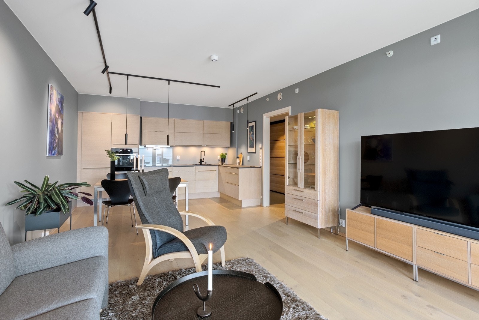 Moderne åpen Sigdal kjøkkenløsning mot stuen Galleribilde