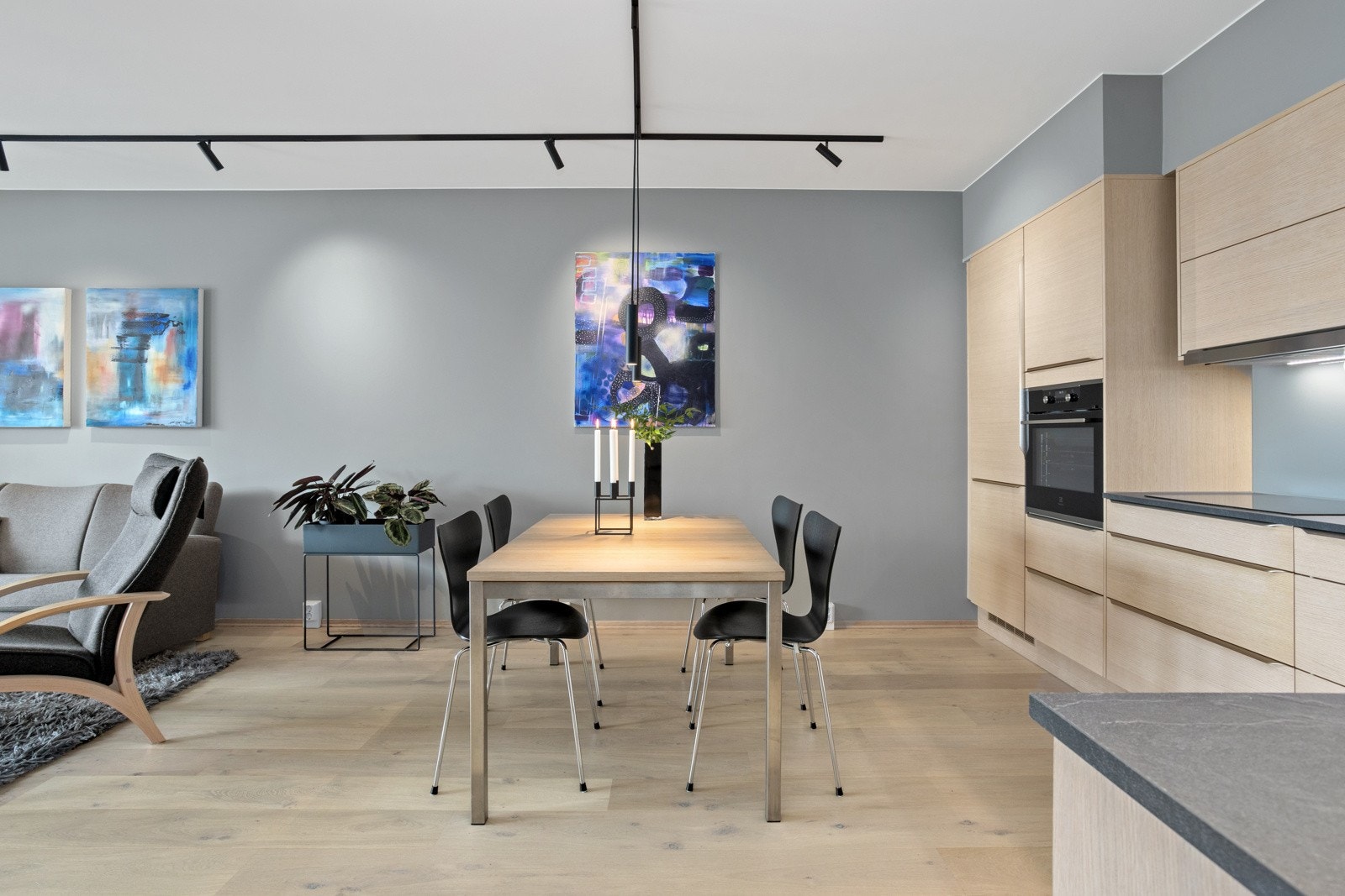 God plass til spisestue Galleribilde