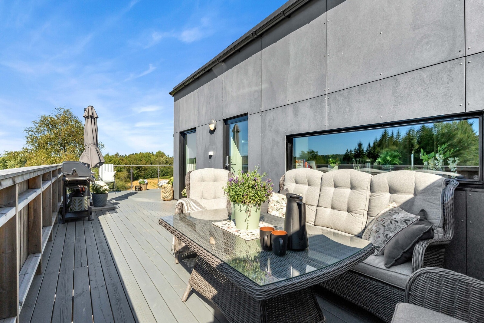 Selger har montert vannkran på balkongen som gjør vårrengjøringen til en lek. Galleribilde