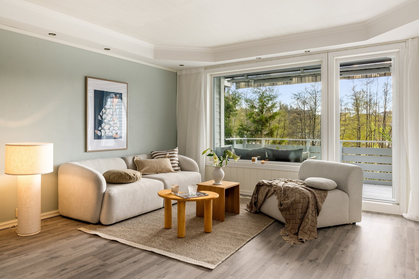 Utgang til balkongen fra stuen Galleribilde