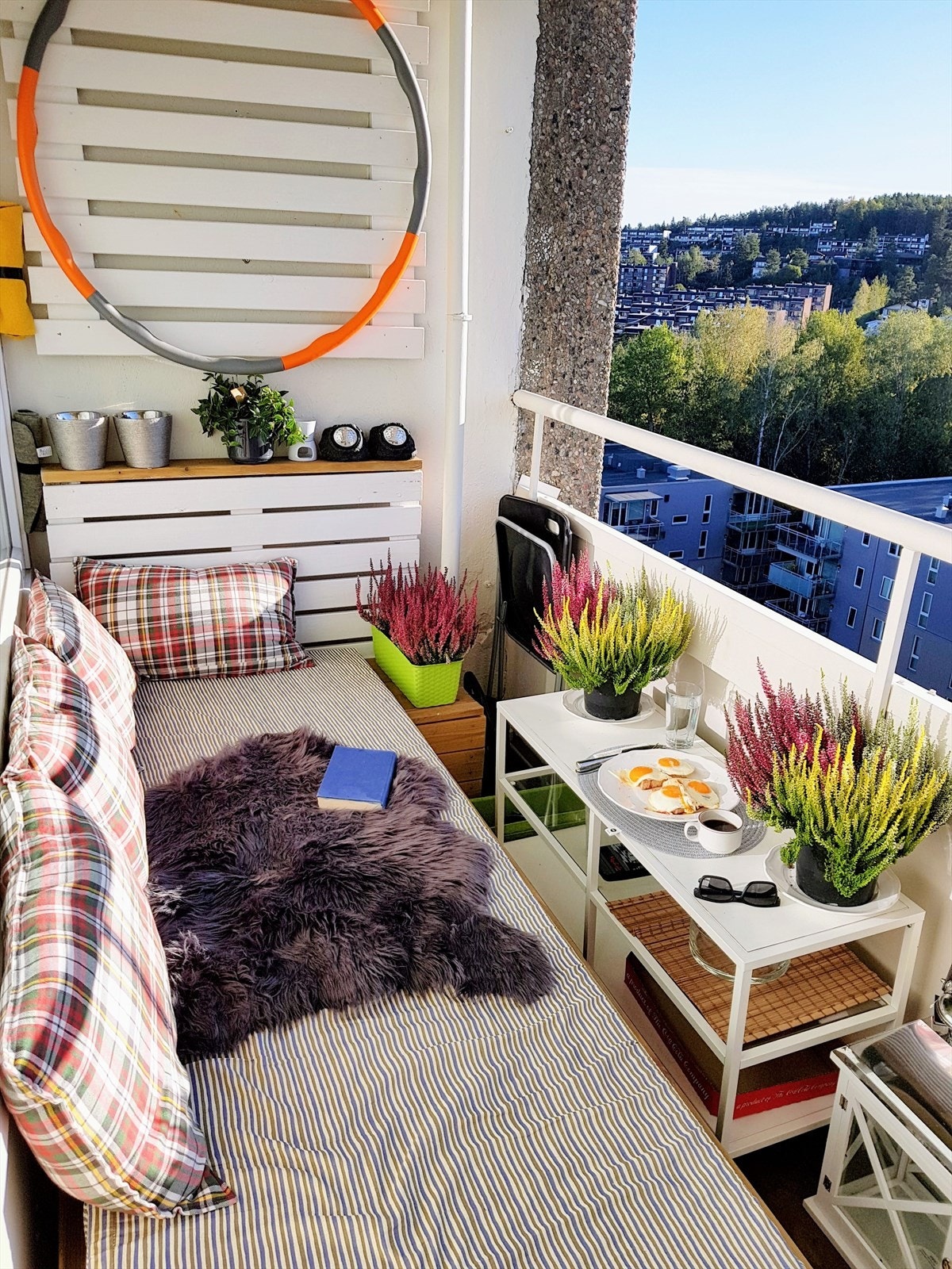 Med enkle grep gjøres benken om til en Daybed. Galleribilde