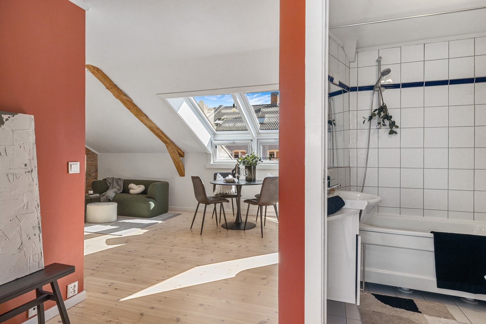 Direkte adkomst til alle rom fra entréen Galleribilde