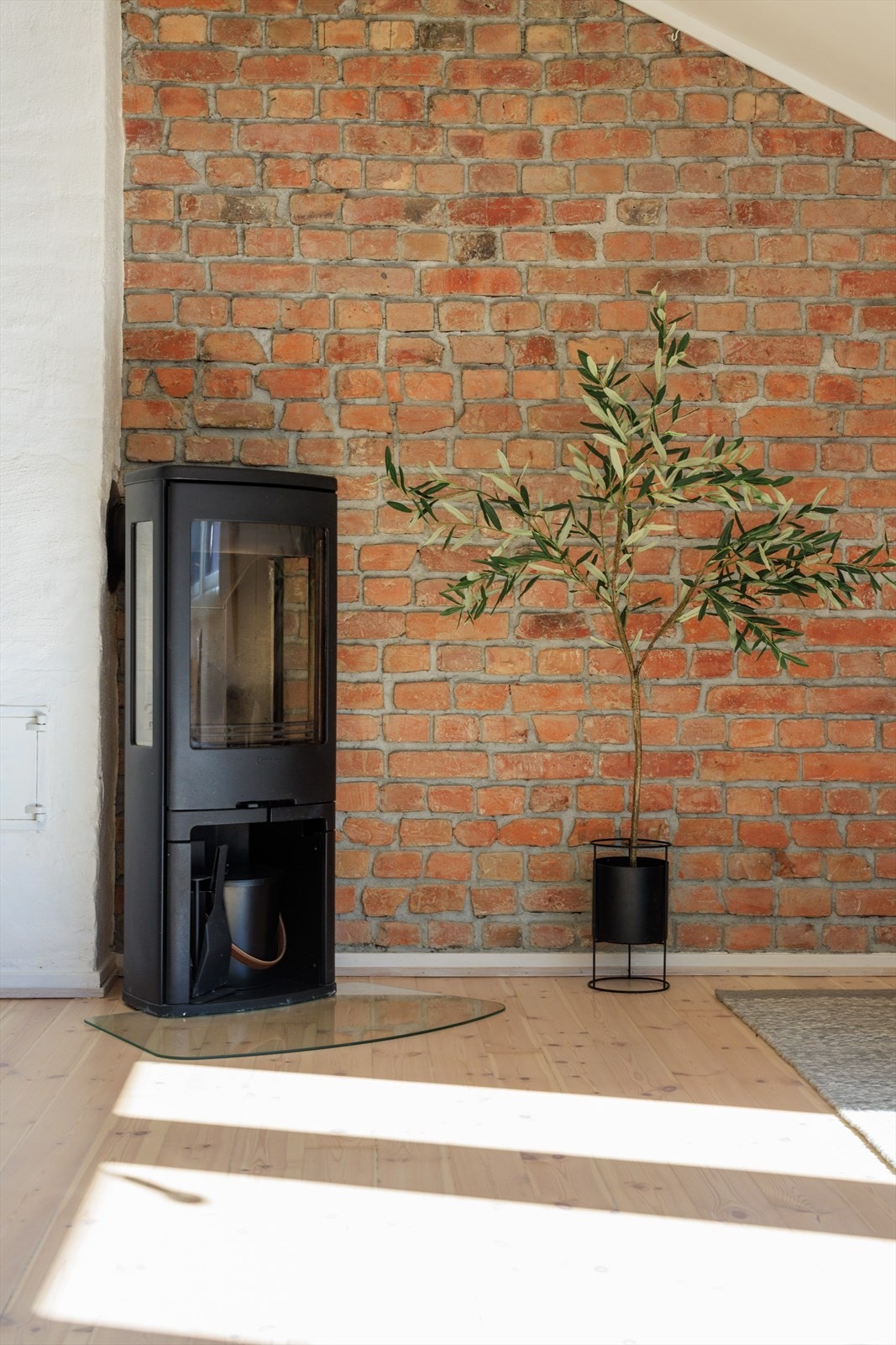 Peisen varmer godt på kalde vinterdager og gir ikke minst hygge Galleribilde