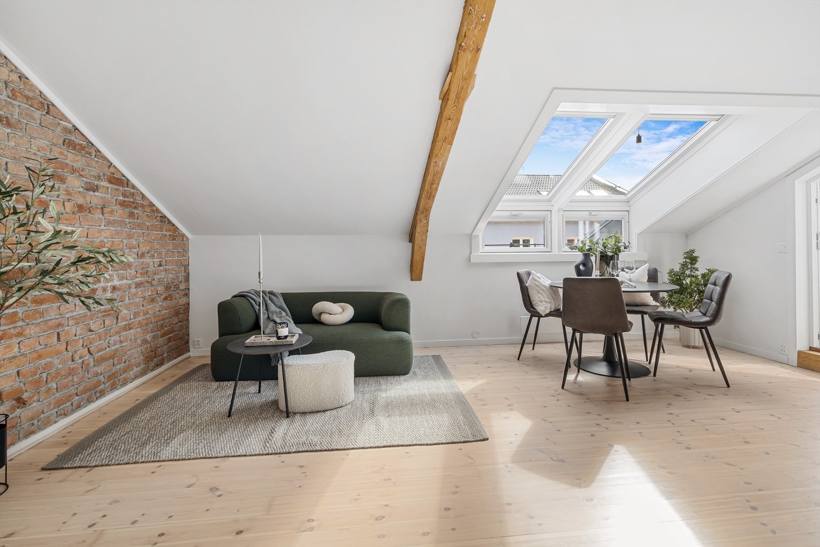 Hjemmets farge- og materialvalg er nøye sammensatt, hvor du enkelt kan se at ingenting er overlatt til tilfeldighetene Galleribilde