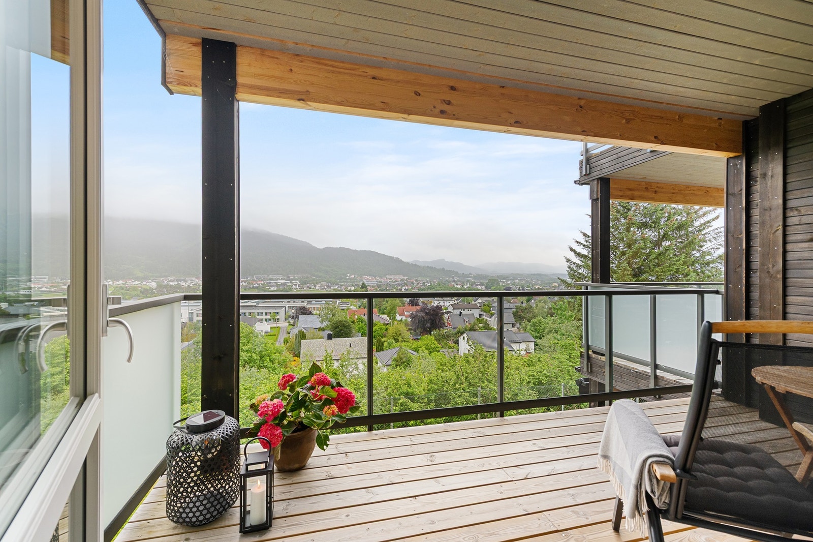 Balkong på ca. 10m² med flott utsikt og gode solforhold. Galleribilde