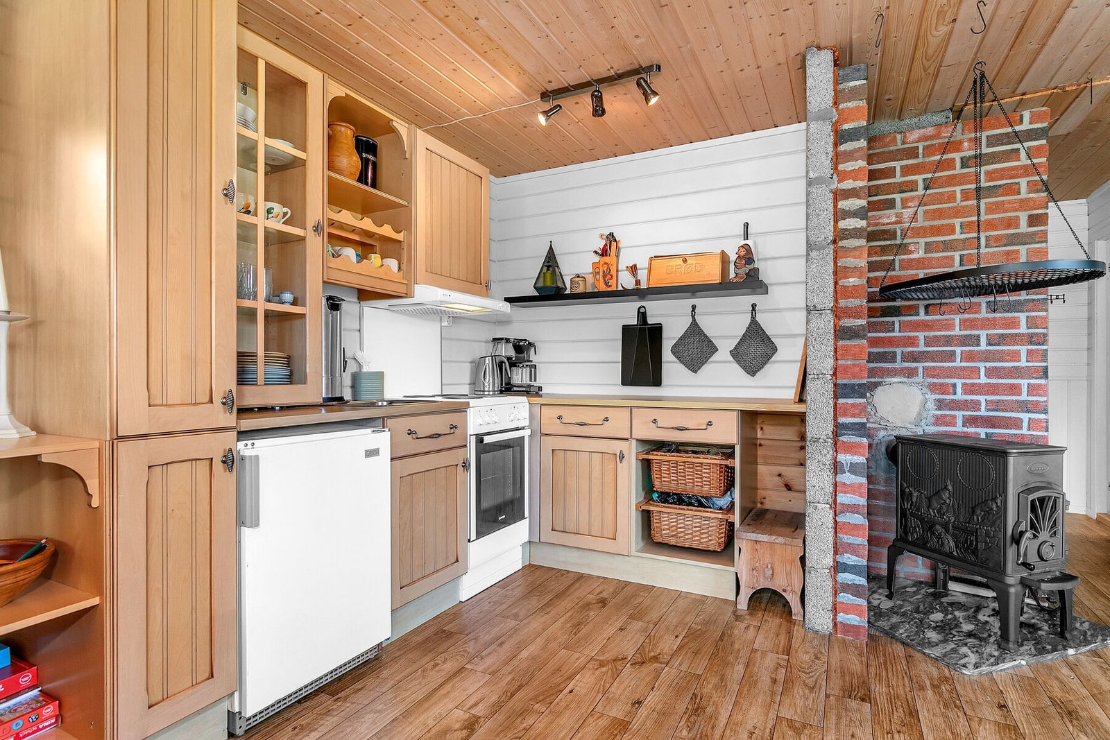 Kjøkken med hvitevarer Galleribilde