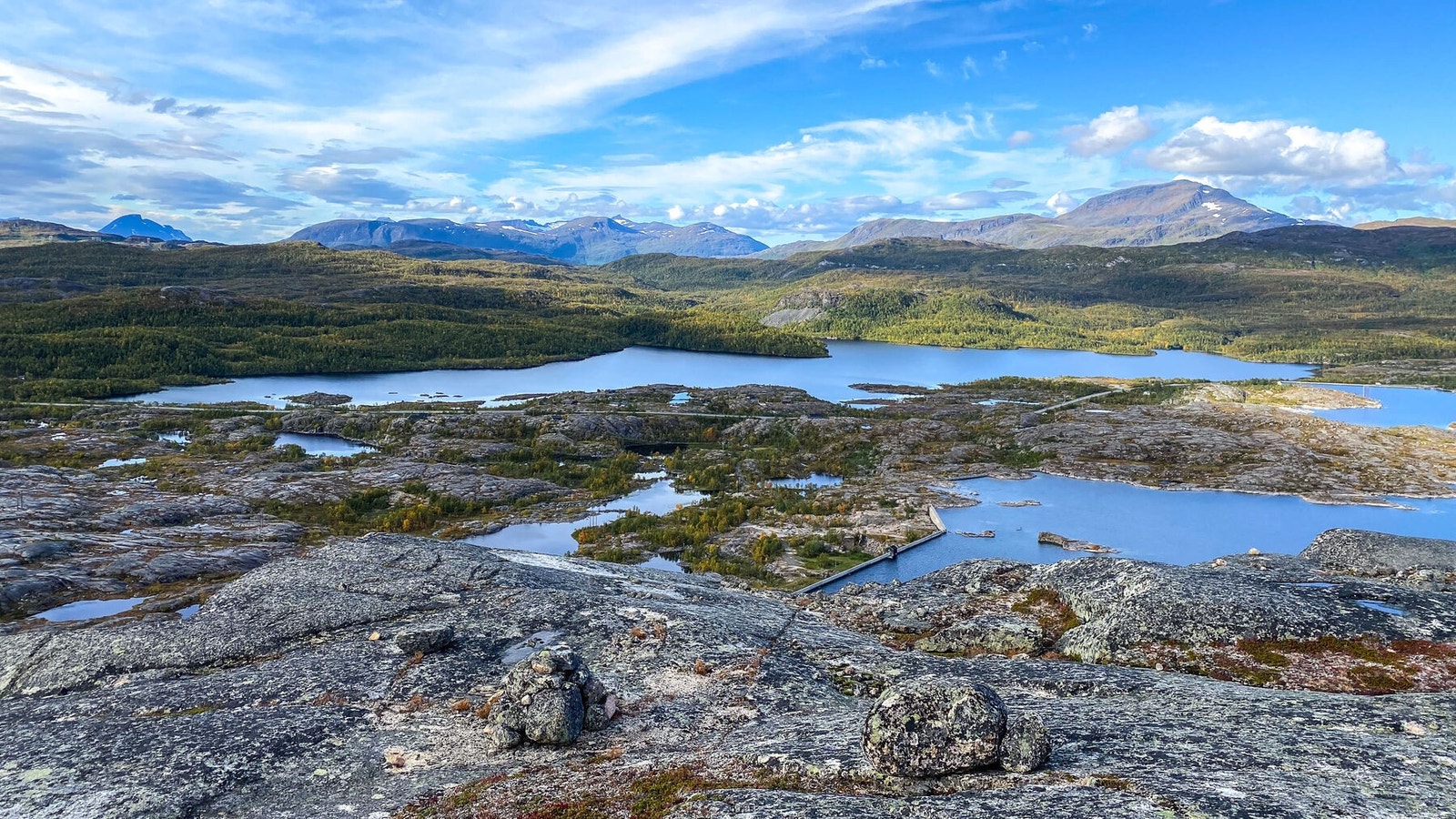 Nærmiljø- Utsikt fra Stigen mot Sirkelvatnet. Området byr på svært gode turmuligheter, jakt og fiske Galleribilde