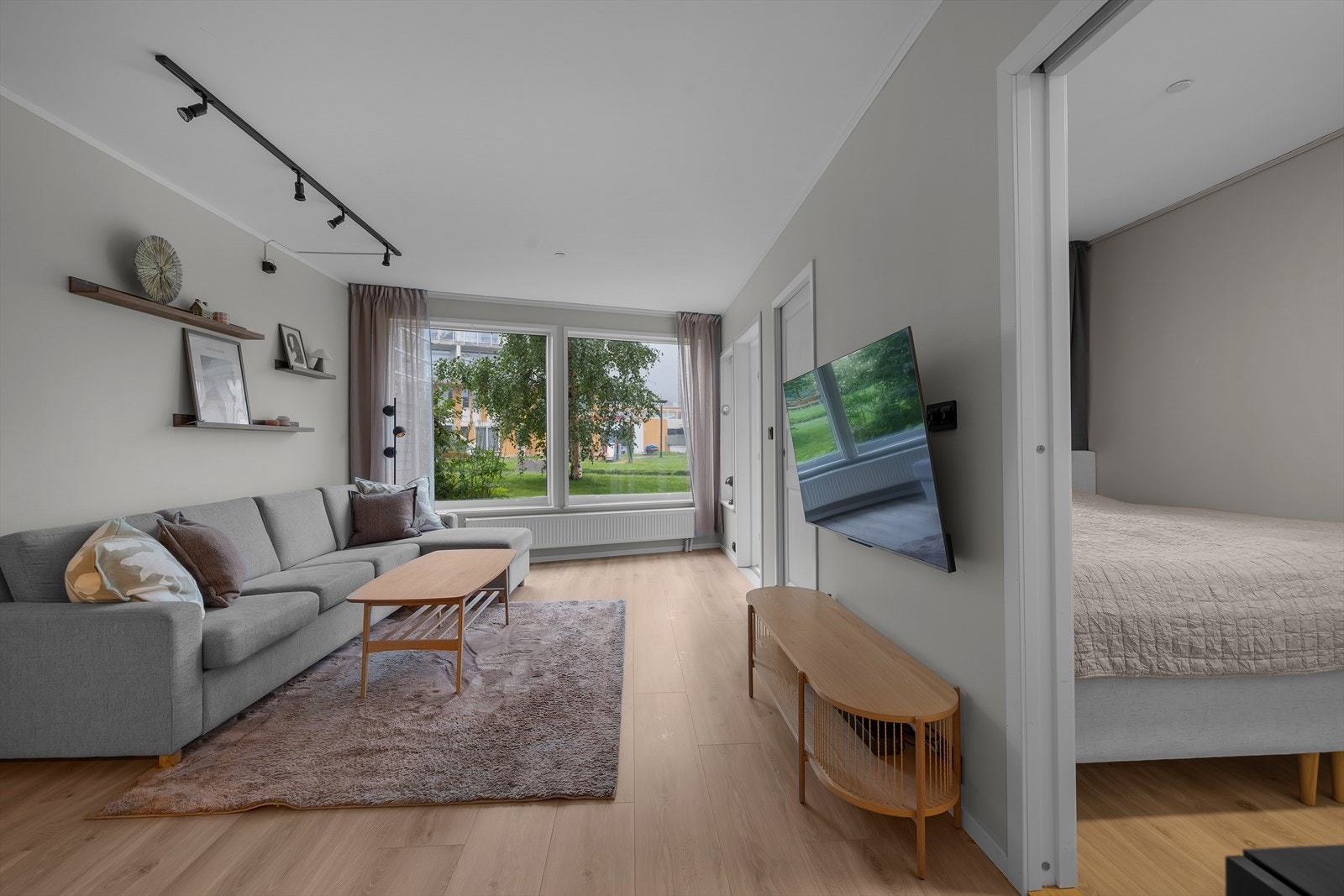 Store vinduer som gir fint lysinnslipp Galleribilde