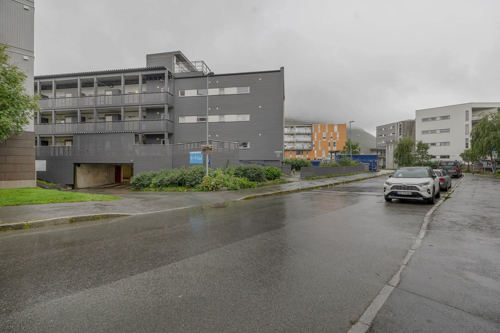 Parkering i garasje i underetasje Galleribilde