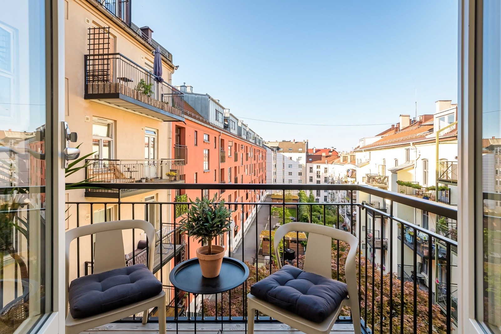 Du har plass til utemøblement, beplantning og lignende. Galleribilde