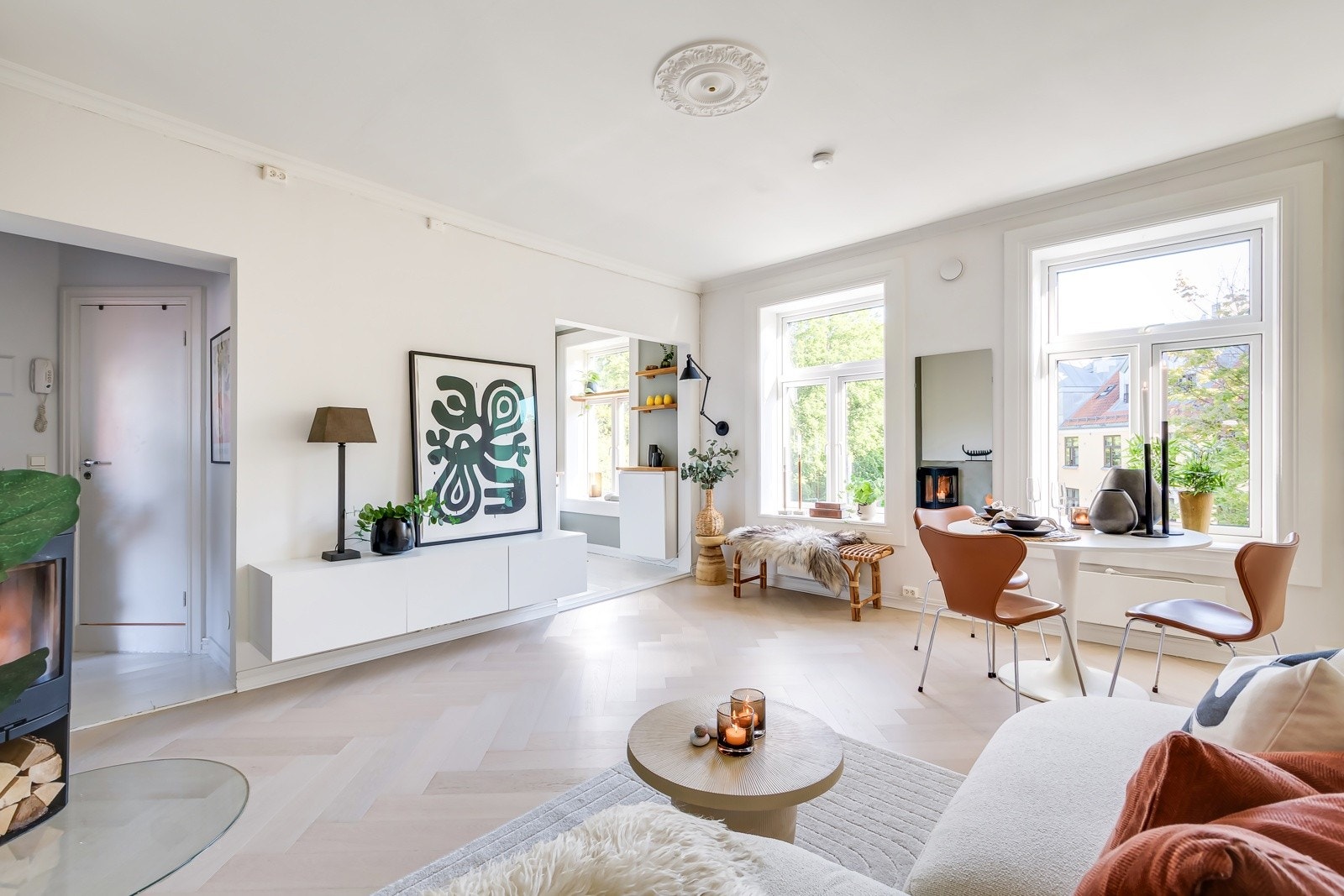 Her kommer du til en lys og innbydende 2-roms med ettertraktet beliggenhet på Tøyen. Galleribilde