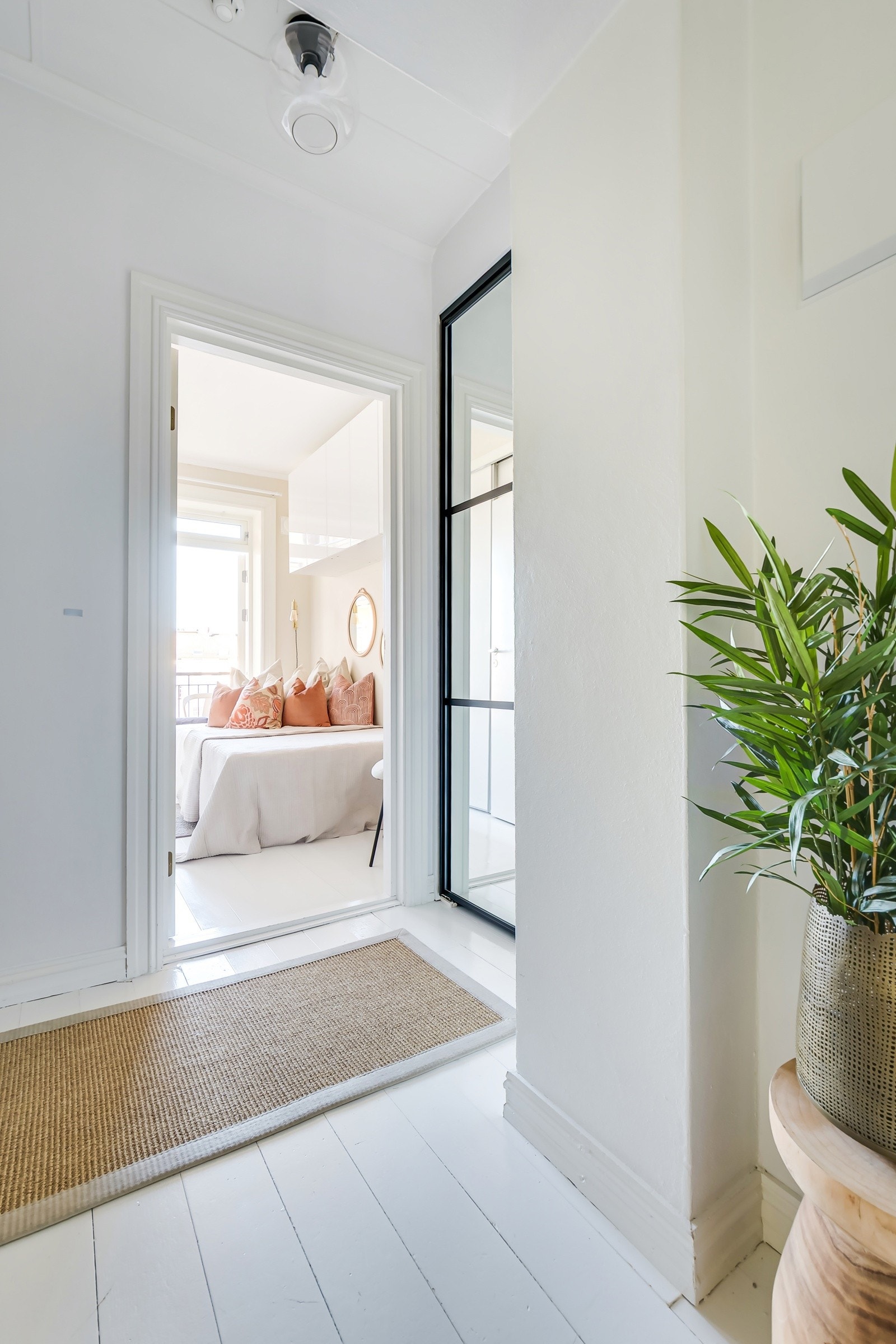 Det er i tillegg en felles bod i trappegangen som deles med den andre leiligheten i etasjen. Galleribilde