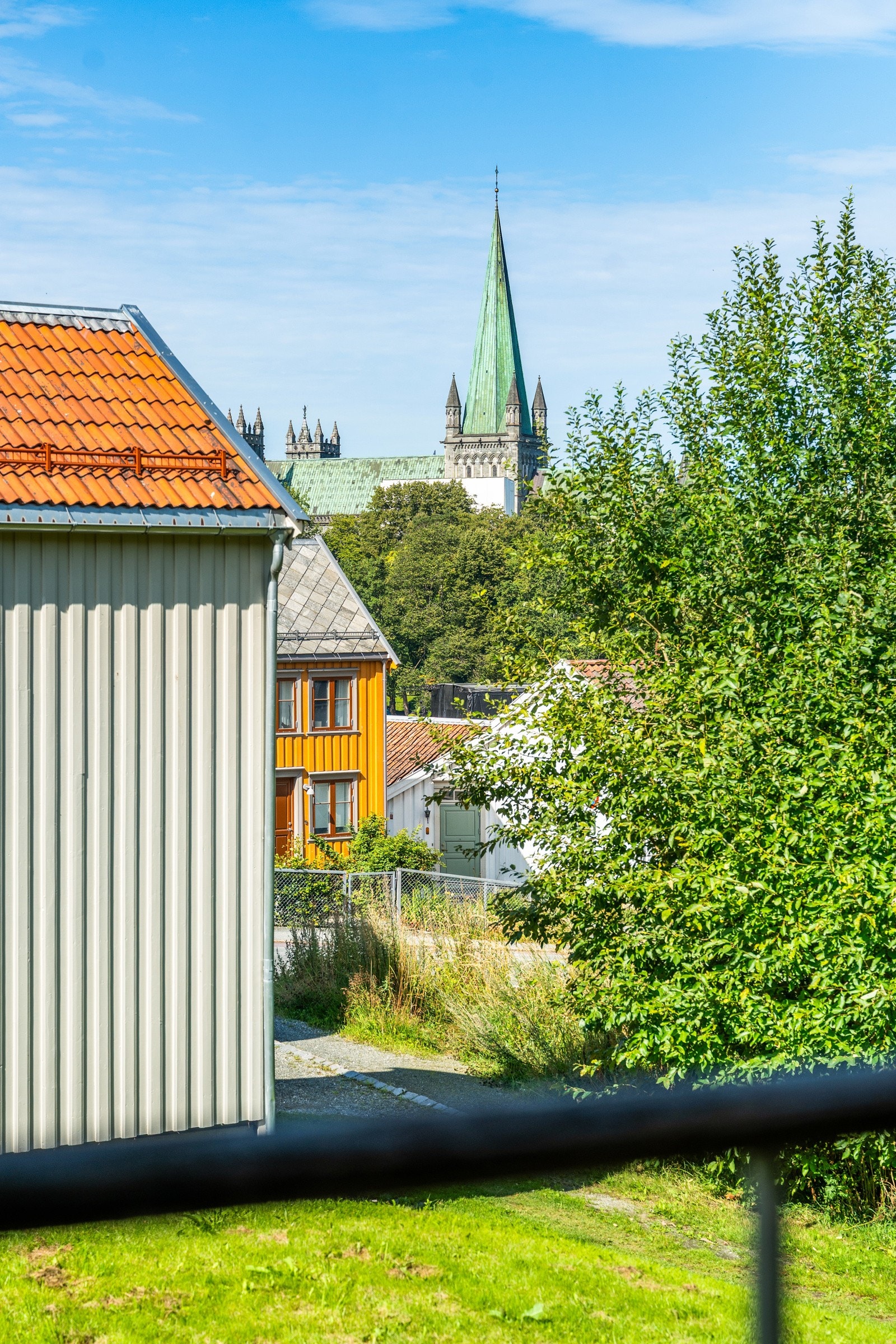 Balkongen grenser mot flotte grøntområder og har nydelig utsikt mot Nidarosdomen. Galleribilde