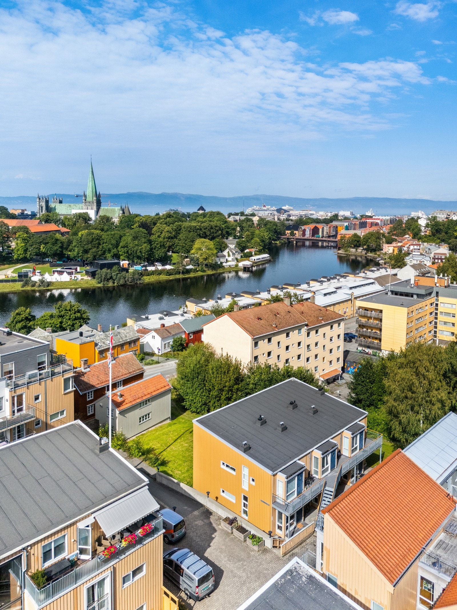 Leiligheten har etterspurt beliggenhet med umiddelbare nærheten til NTNU Gløshaugen og gåavstand til alt man har behov for. Galleribilde