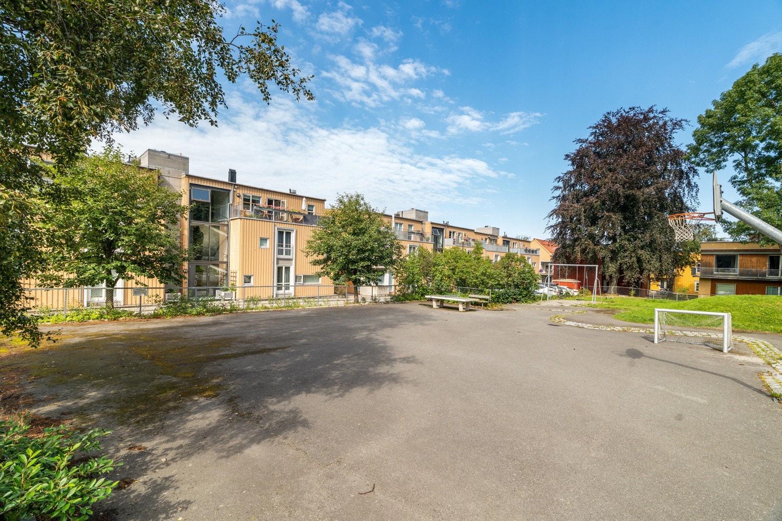 Like utenfor dørstokken er det grøntområde med lekeplass som kan benyttes til avslapping og moro. Galleribilde